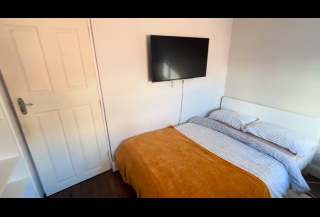 Fully Furnished Room for Rent  Main Photo