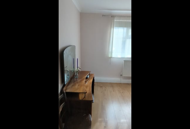 Spacious double room - Seven Sisters  Main Photo