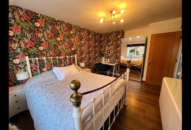 Large Modern Double Room – short walk to station Main Photo