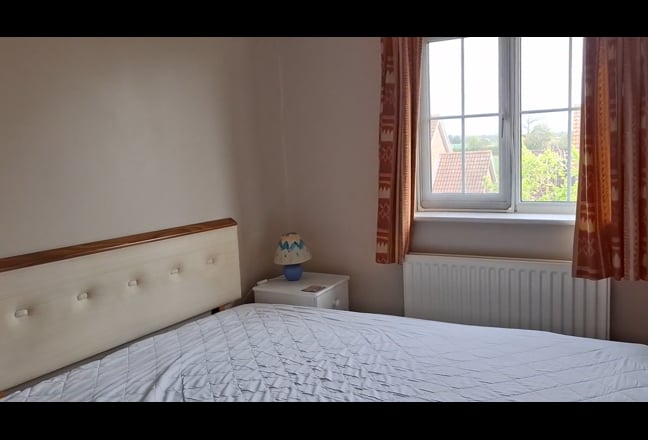   HatfieldGV, large ensuite.35yrs+,  f/t  employed Main Photo