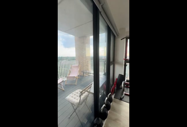 Large Double Room – High-Rise, Great Views Main Photo