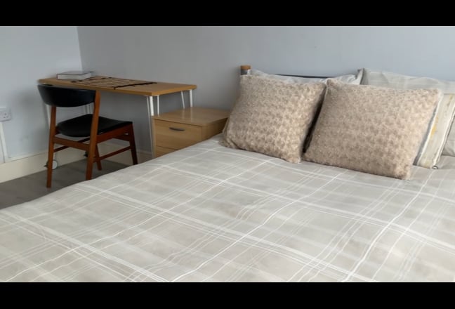 Spacious  Double Room -&pound;700 Bills incl West London Main Photo