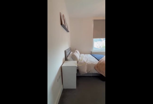 Final Room &pound;495pcm - &pound;100 off First Month's Rent! Main Photo