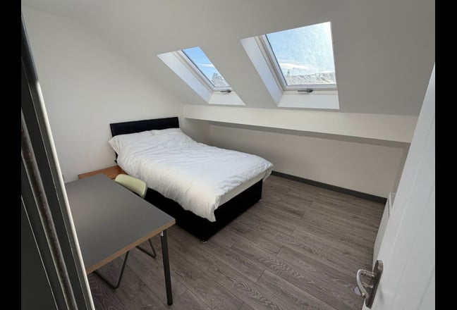 Double rooms- Fully furnished-recently renovated  Main Photo