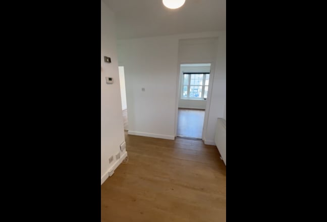 Newly refurbished 4 bed flat in Lambeth available Main Photo