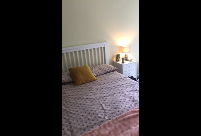 Spacious and bright room in Hove with balcony Main Photo