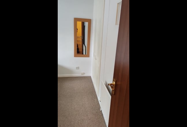 Part Time ONLY Spacious double in calm house  Main Photo