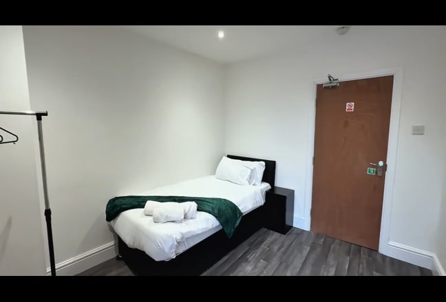 Modern Rooms | Bills Inc | Fast WiFi | FreeParking Main Photo