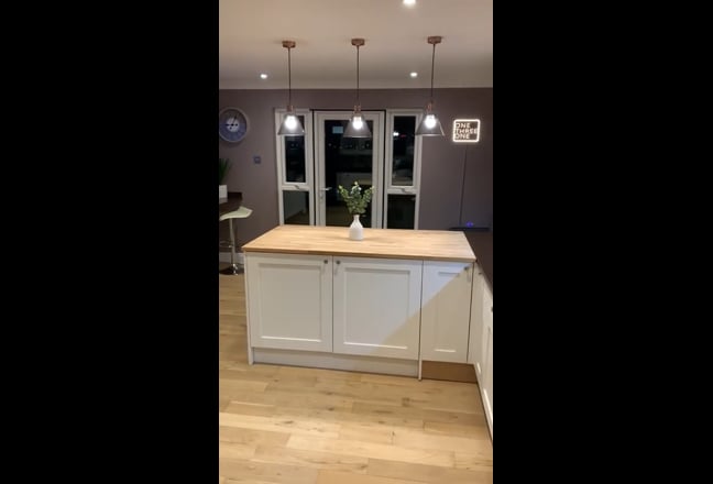 Double Room in Beautiful Friendly Professional Hse Main Photo