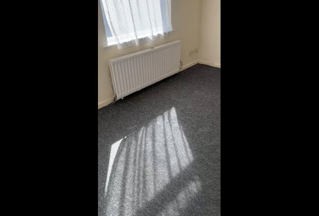 Spacious 3-bed flat available in Beckton, E16 Main Photo