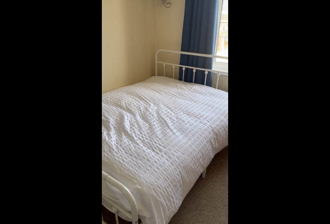 Double room with en-suite Wellington Road TA1  Main Photo