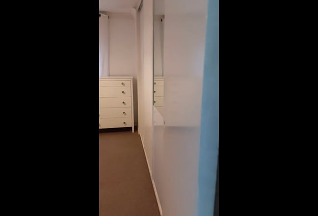 1 double room available in a spacious 3 bed flat Main Photo