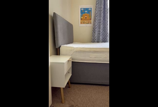 Double room. Bills included. Students only.  Main Photo