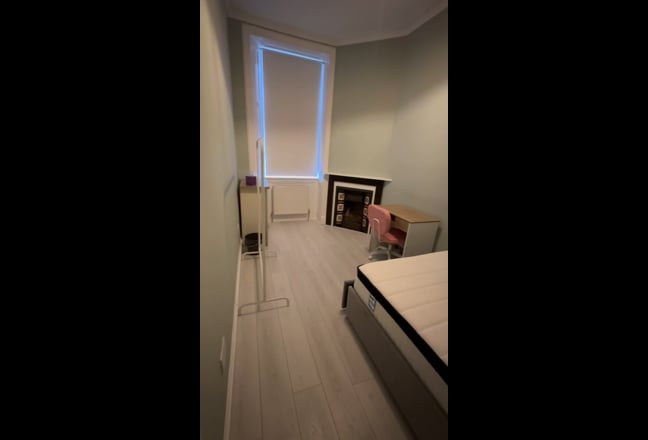 Cosy Room in Central Edinburgh | Available Now Main Photo