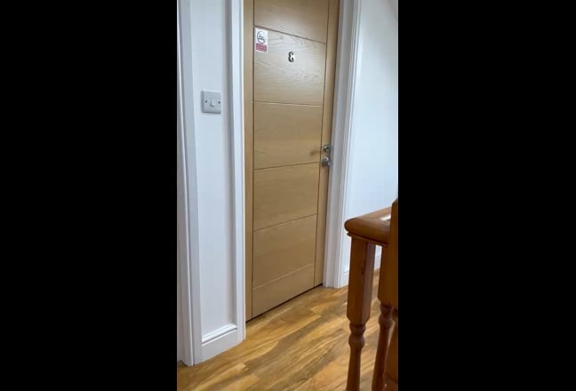  Spacious  rooms  available  in  Barkingside(IG6) Main Photo