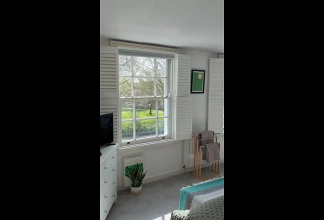 Spacious double bedroom right next to Oval station Main Photo