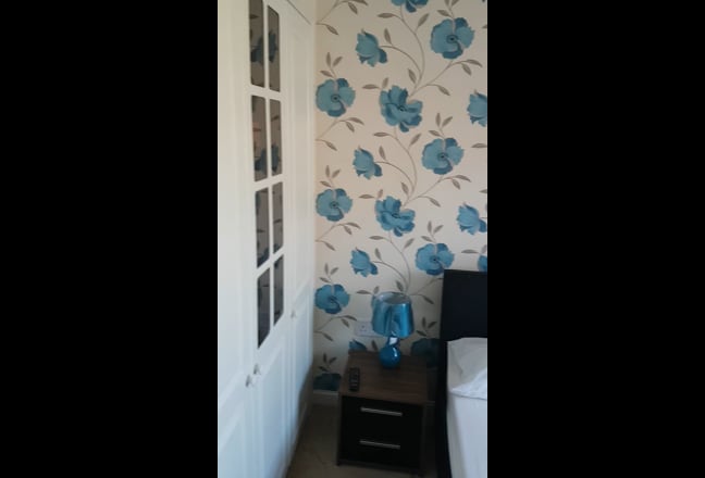 Lovely double with ensuite 5 min to hospital Main Photo