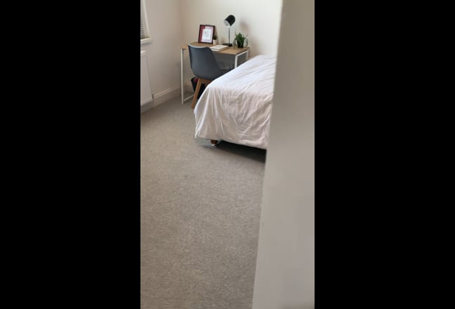 Large bedroom with ensuite in new house (R) Main Photo