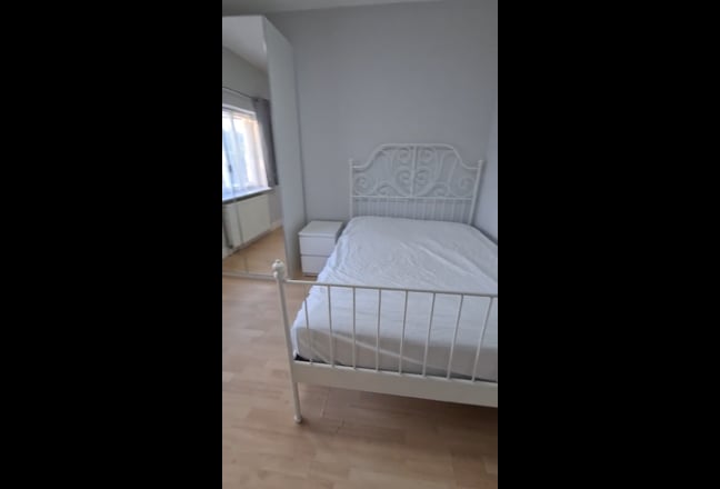 Ensuite | XL Room | Bills Inc | Station | Sudbury Main Photo