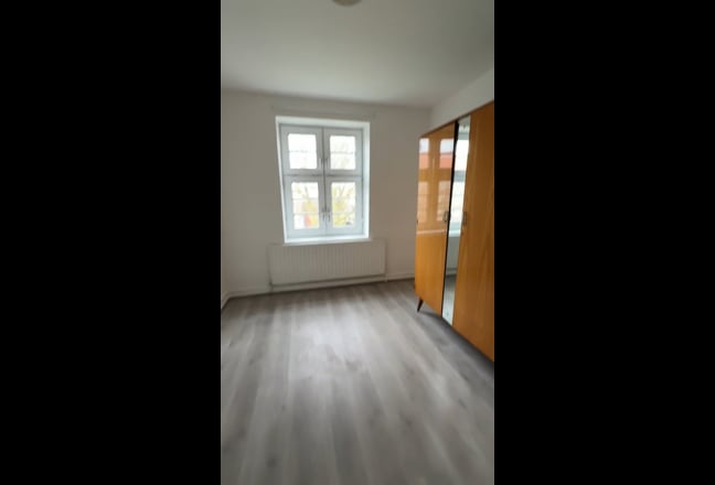 Newly Refurbished 2 Bed+living RM@ Aldgate East Main Photo