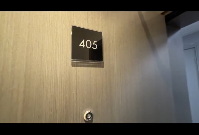 Whole 2 bed, 2 bath on 40th floor - Wow! Main Photo