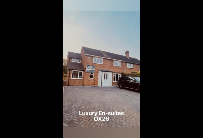 Ensuite Room | 5 mins Bicester North | Bills Inc Main Photo