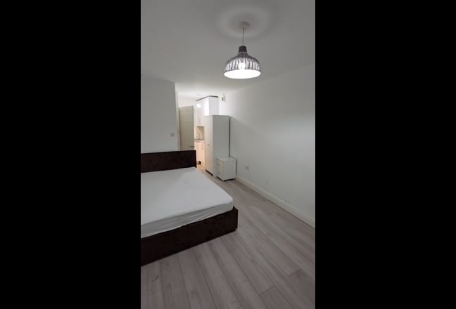 Studio including bills excluding council tax  Main Photo