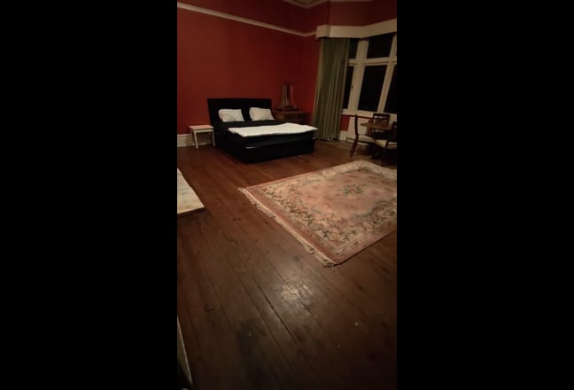 Large room Main Photo