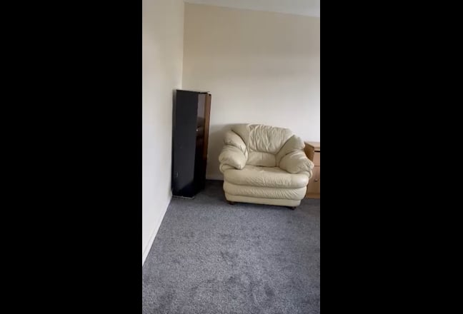 Spacious Large Main Bedroom in House Share Main Photo