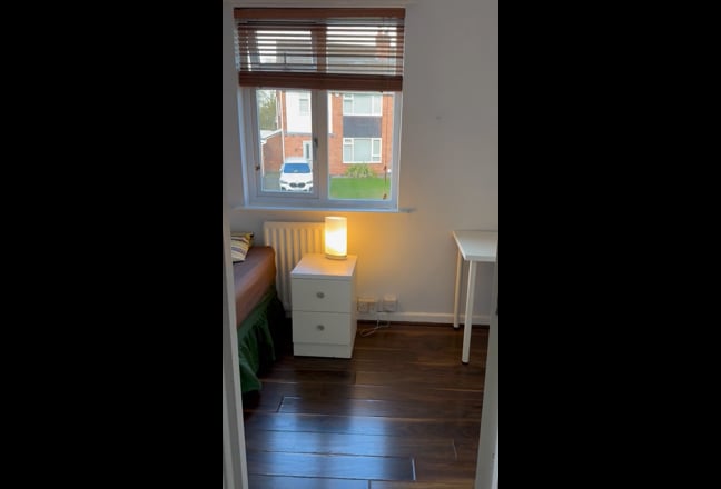 Private room available near town and Universities  Main Photo