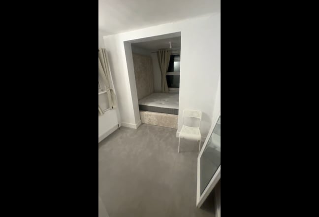 Large Double Room Main Photo