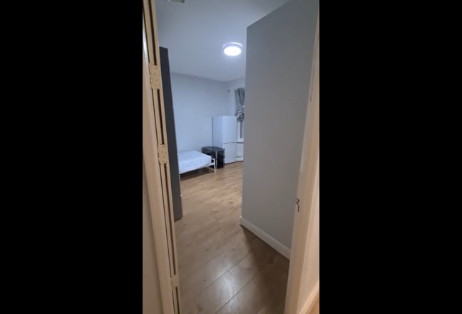 Ensuite | Parking | Bills Inc | Station | Sudbury Main Photo