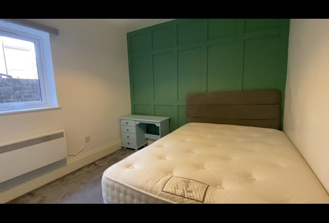 Room in fab house Main Photo