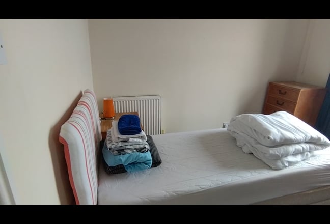 Single room in quite area.  Main Photo