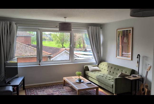 Single Room in 2-Bedroom Flat Main Photo