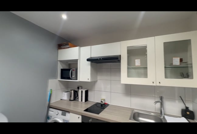 Small Self-contained Studio close to Amenities Main Photo