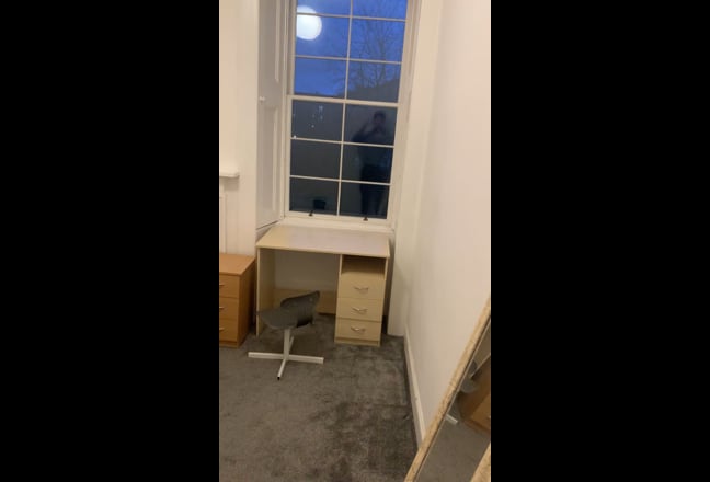 Room to rent in Woodlands Main Photo