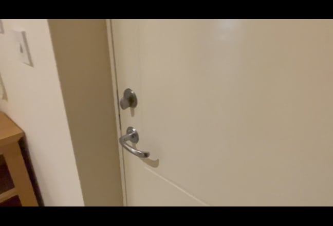 Ensuite furnished room - 2 bed with parking Main Photo