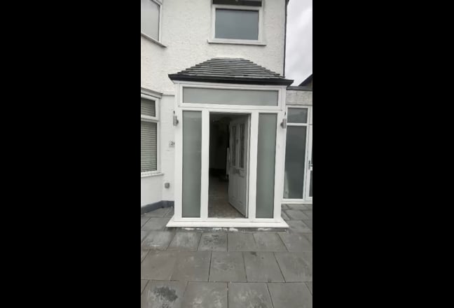 Two Spacious Rooms in a Beautiful House!! Main Photo