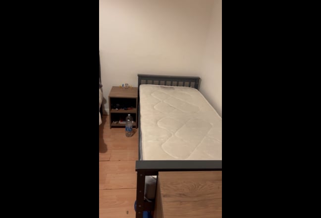 Single bed space available for 3 sharing &pound;350 Main Photo
