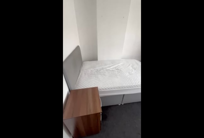 A lovely double room available in Sheldon Main Photo