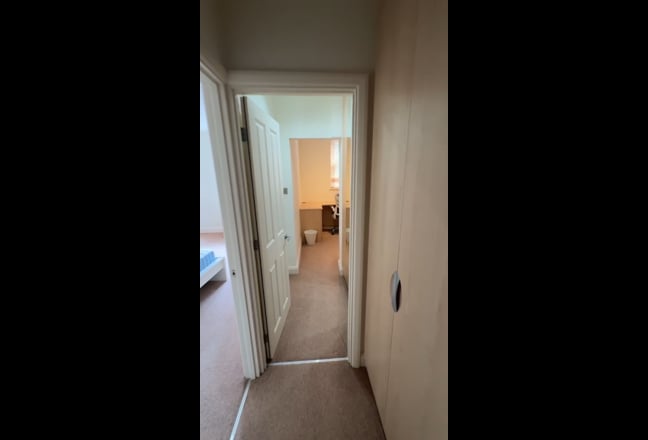 Single Room - Bright + Fully furnished! Main Photo