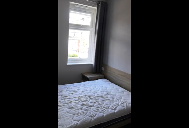 Luxury en-suite room in large house Main Photo