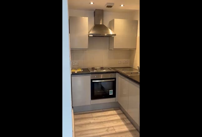 Modern 2 Bed, 2 Bath Flat – Roehampton / Putney –  Main Photo