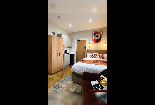 ❤️ Studio Style Ensuite Room - W/Parking  Main Photo