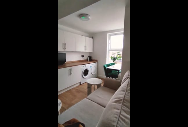 Spacious Top Floor Studio-Style Room | En-suite Main Photo