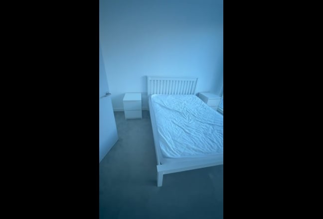 Large Double Room in city center flat Main Photo