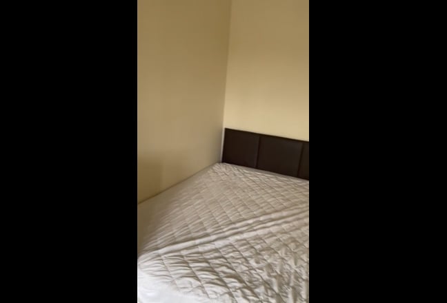 Spacious double bedroom available immediately Main Photo