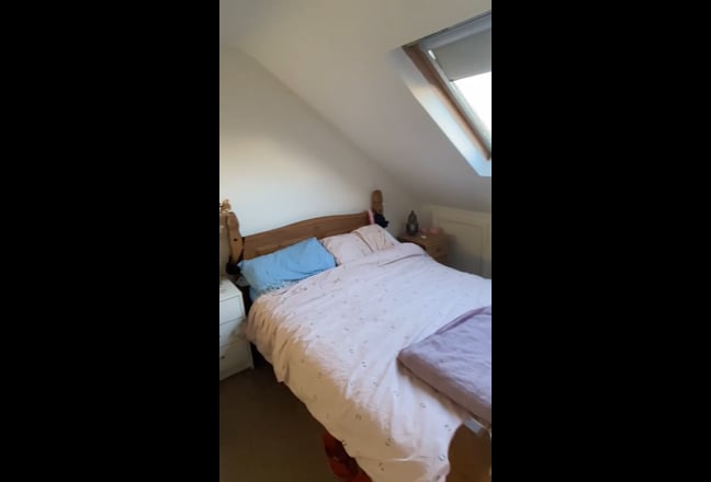 Whole top floor room with en suite  Main Photo