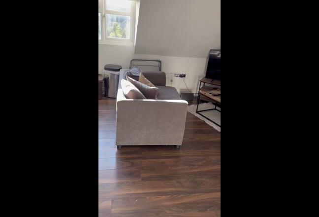 Relaxed clean tidy North West London 2 Bed Flat Main Photo